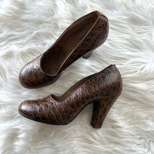 Vintage | 1940s 1950sKerry Baby Doll Alligator Embossed Round Toe Pump Heels 6